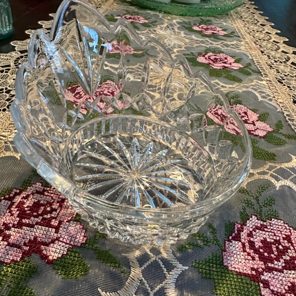 Vintage pressed glass. Tiara./trinket bowl - Picture 8 of 9